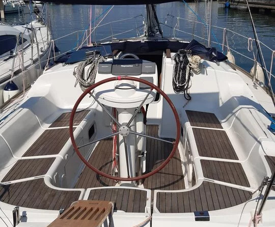 Sun Odyssey 37
