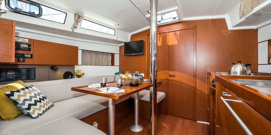 Beneteau Oceanis 38.1
