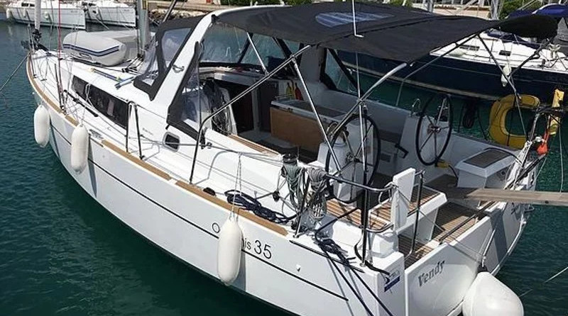 Oceanis 35