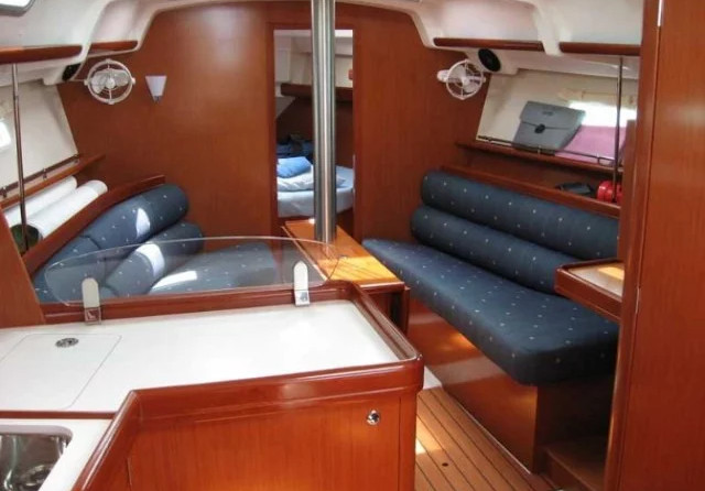 Beneteau Oceanis 323