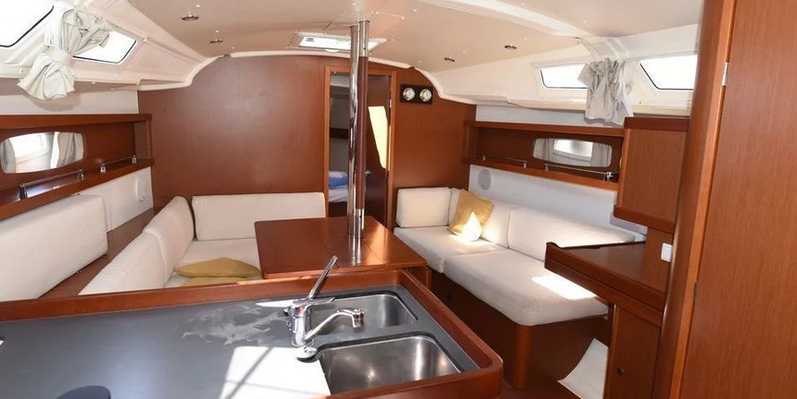 Beneteau Oceanis 37