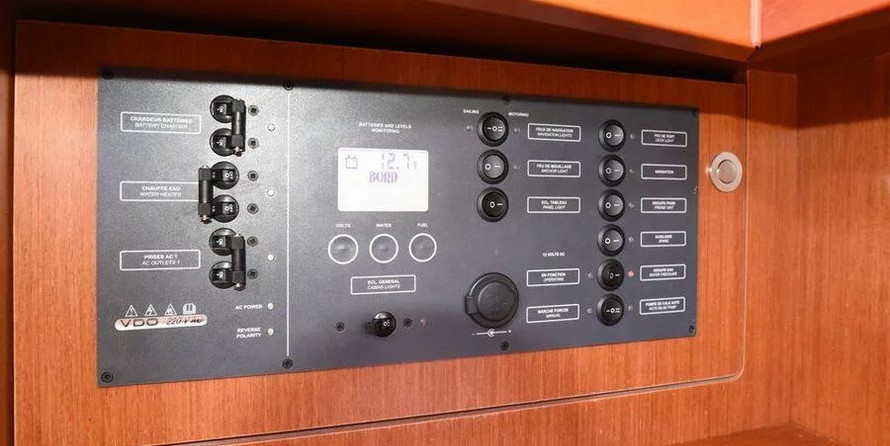 Beneteau Oceanis 37