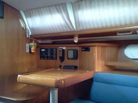 Sun Odyssey 37