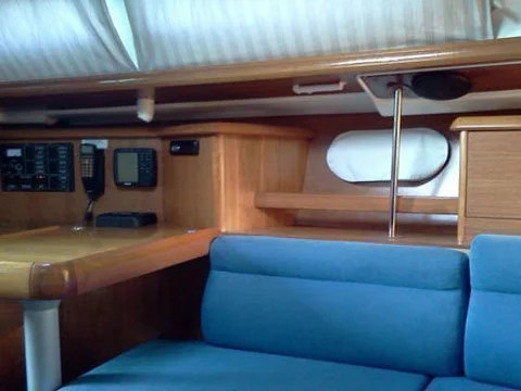 Sun Odyssey 37