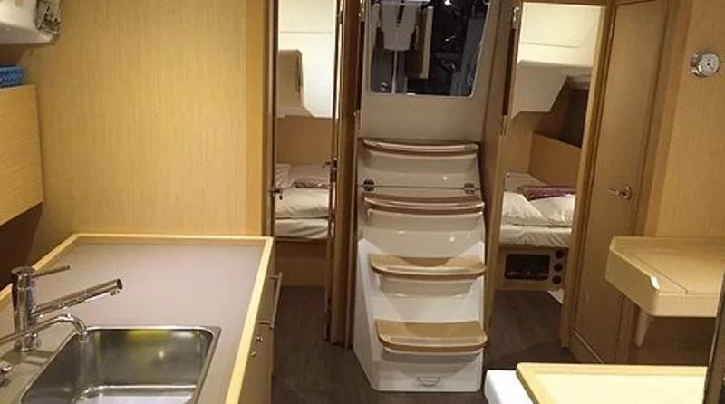 Oceanis 38