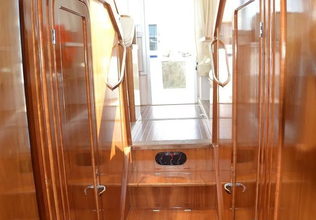 Adria 1002 Vektor