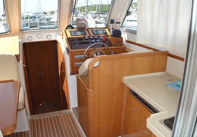 Adria 1002 Vektor