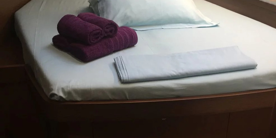 Lagoon 42 - 4 + 2 cab.