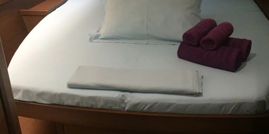 Lagoon 42 - 4 + 2 cab.