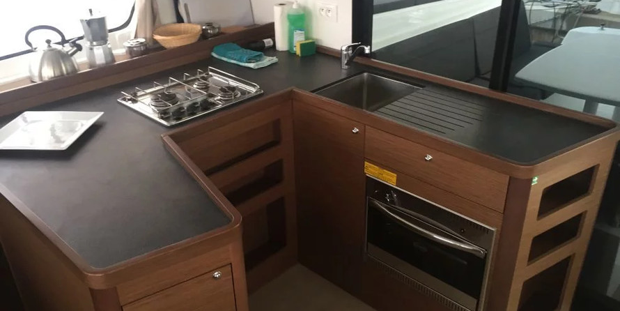 Lagoon 42 - 4 + 2 cab.