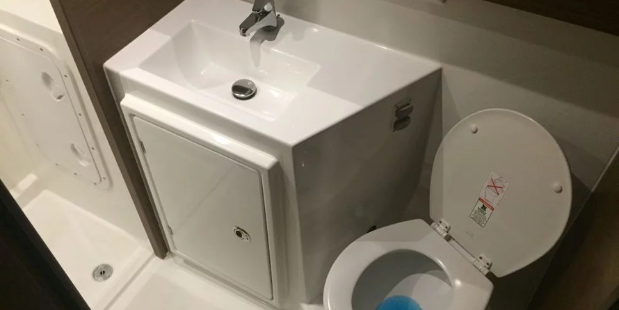 Lagoon 42 - 4 + 2 cab.