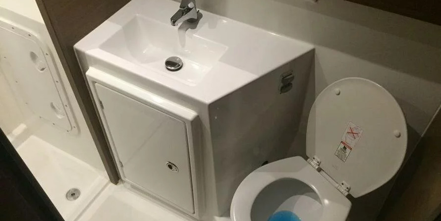 Lagoon 42 - 4 + 2 cab.