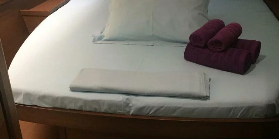 Lagoon 42 - 4 + 2 cab.