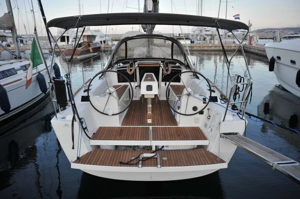 Dufour 350