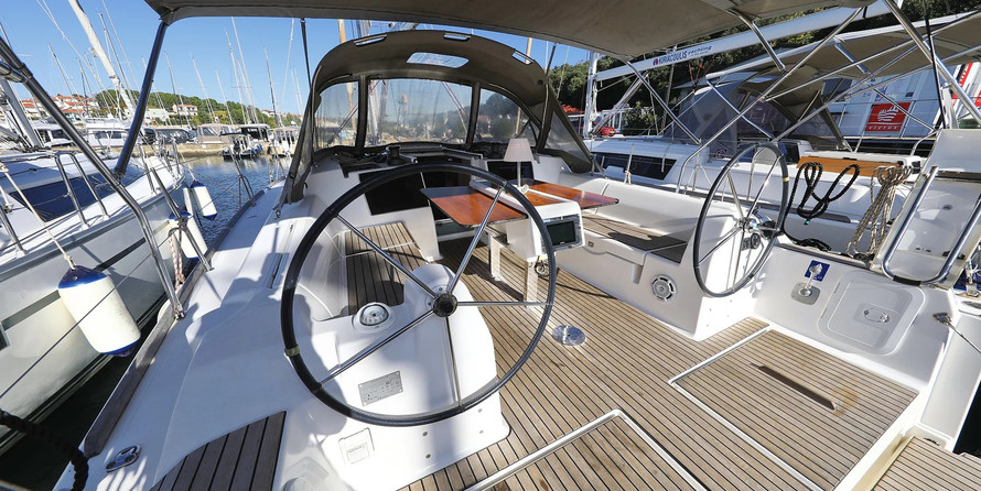 Dufour 382