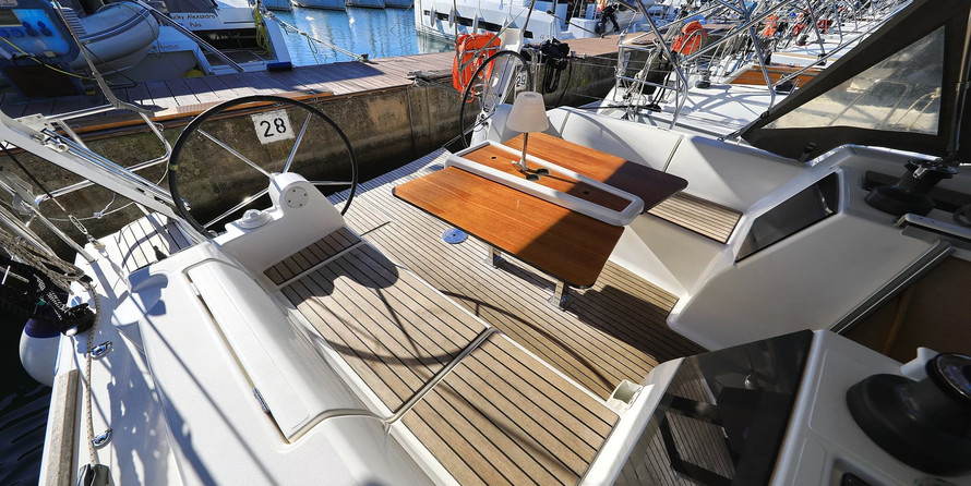 Dufour 382
