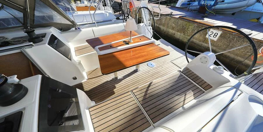 Dufour 382