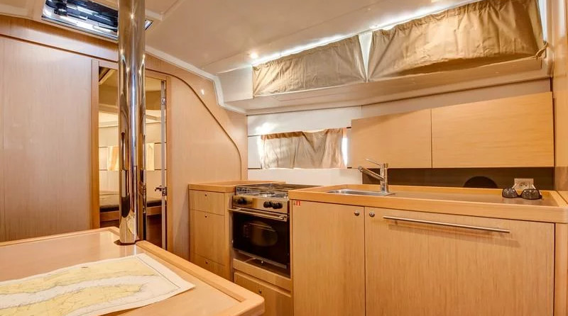 Beneteau Oceanis 38