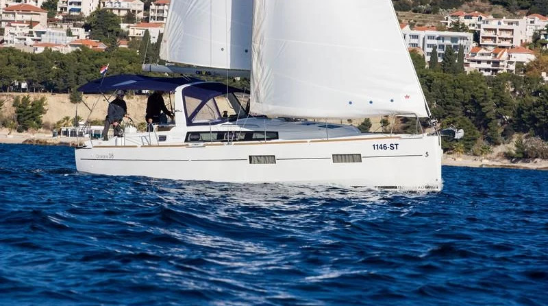 Beneteau Oceanis 38