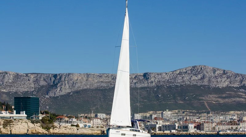 Beneteau Oceanis 38
