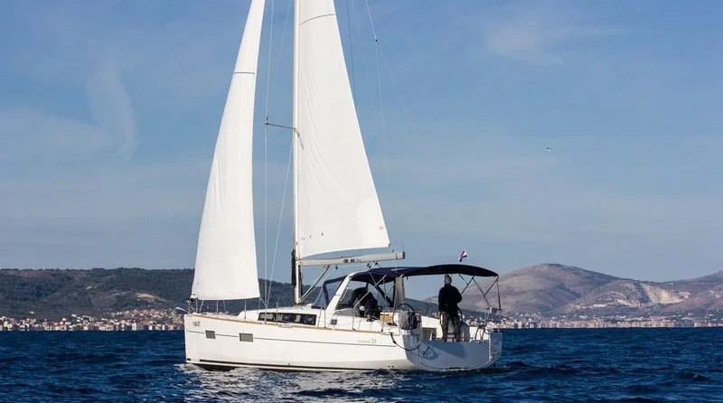Beneteau Oceanis 38