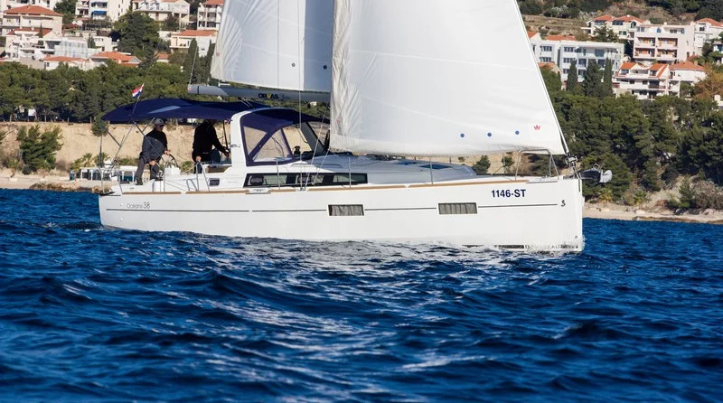 Beneteau Oceanis 38
