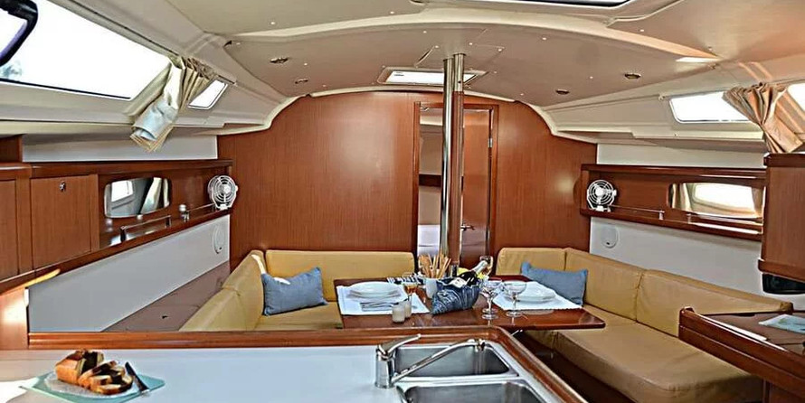 Beneteau Oceanis 37