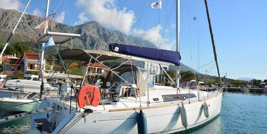 Beneteau Oceanis 37