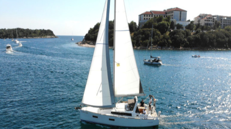 Oceanis 38