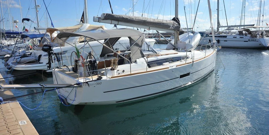 Dufour 360