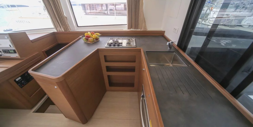 Lagoon 42 - 4 + 2 cab.