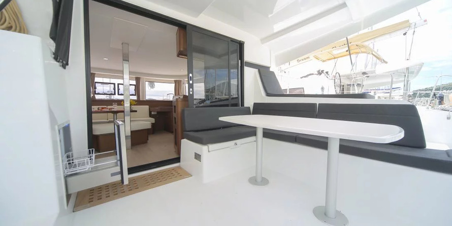 Lagoon 42 - 4 + 2 cab.