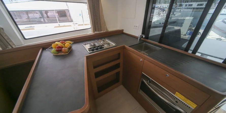 Lagoon 42 - 4 + 2 cab.