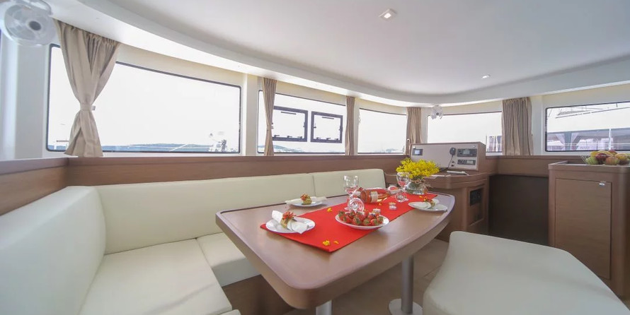 Lagoon 42 - 4 + 2 cab.