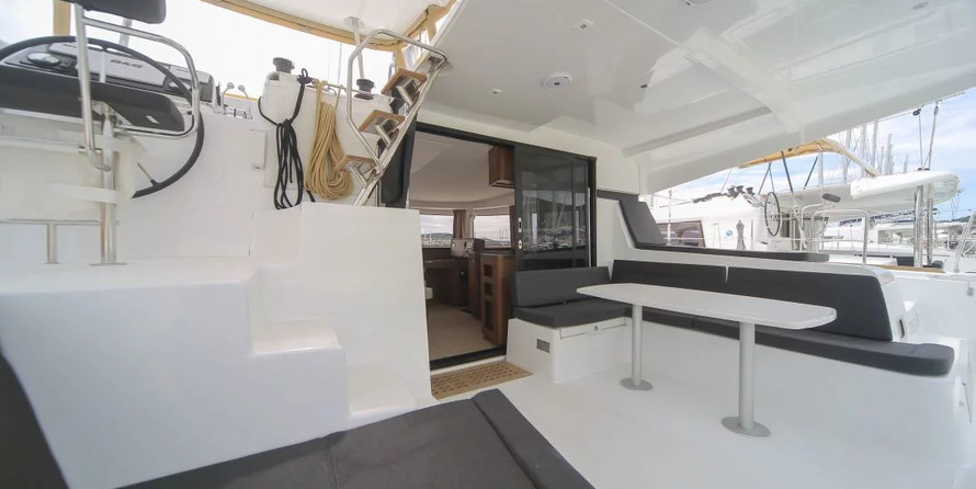 Lagoon 42 - 4 + 2 cab.