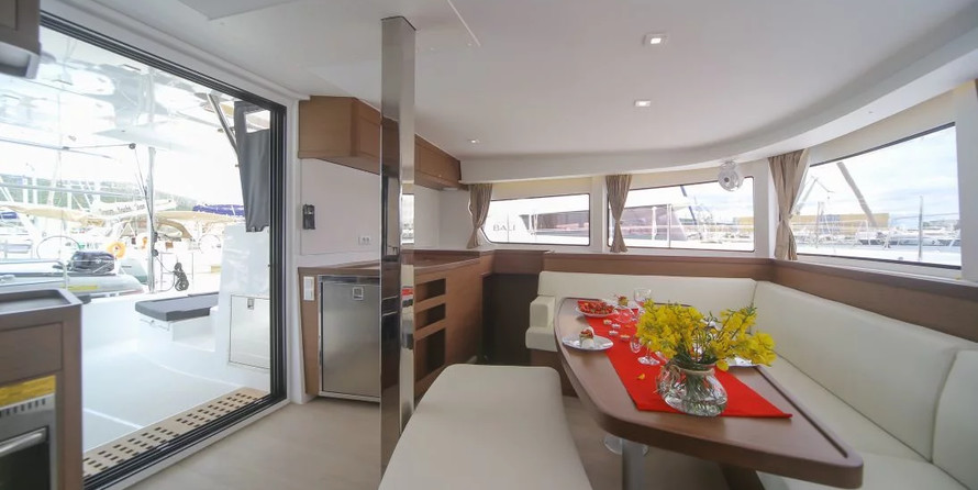 Lagoon 42 - 4 + 2 cab.