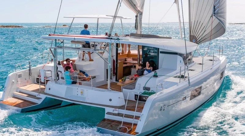 Lagoon 42 - 4 + 2 cab.