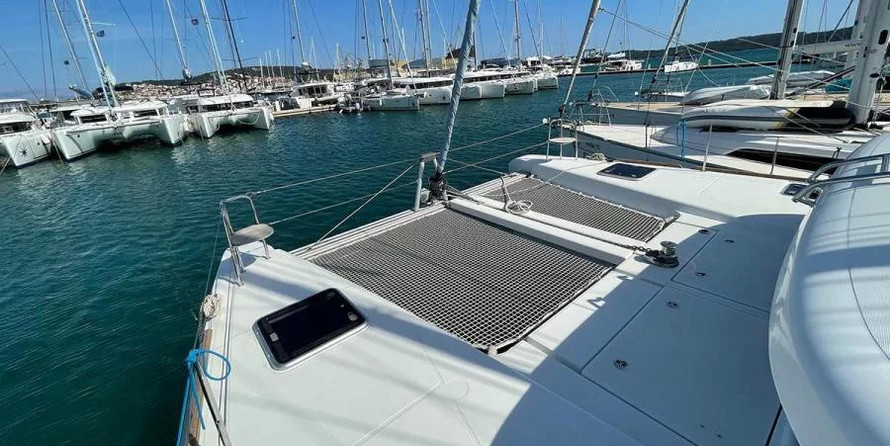 Lagoon 40 - 4 + 2 cab