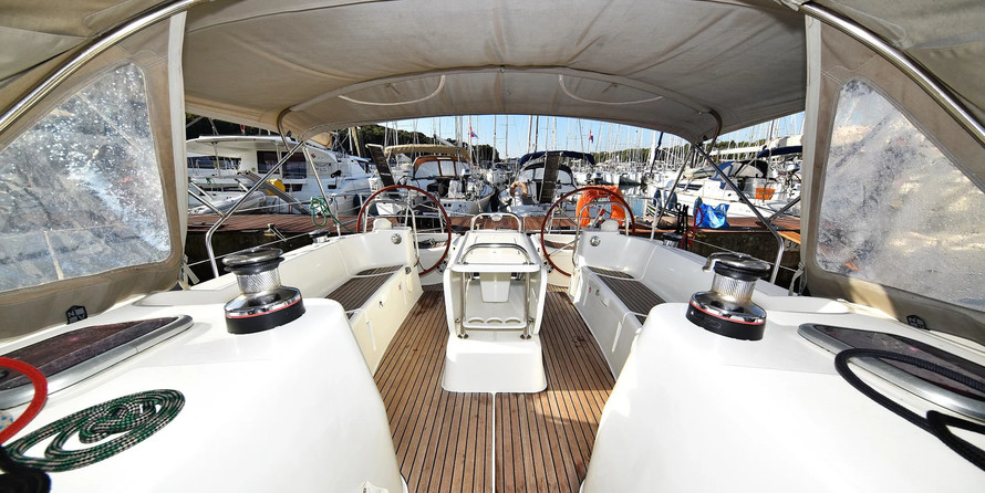 Dufour 382