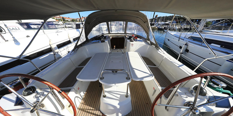 Dufour 382