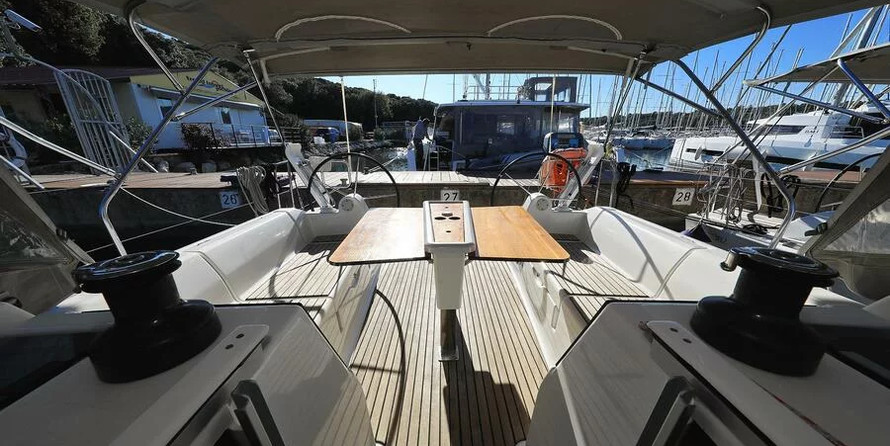 Dufour 382