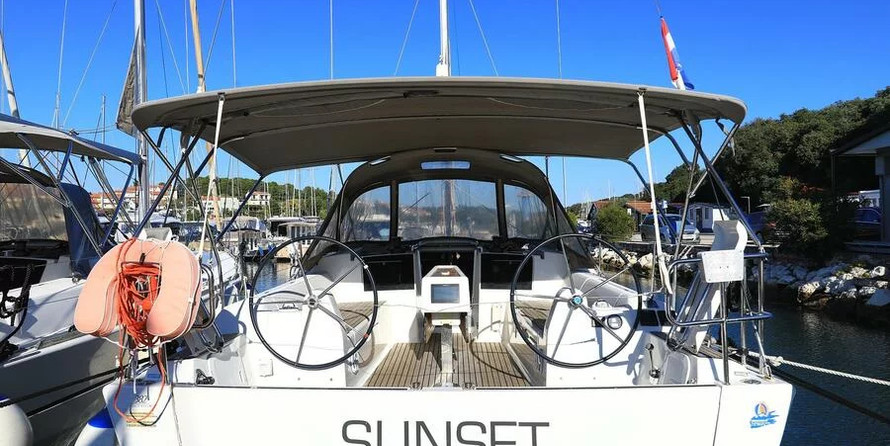Dufour 382