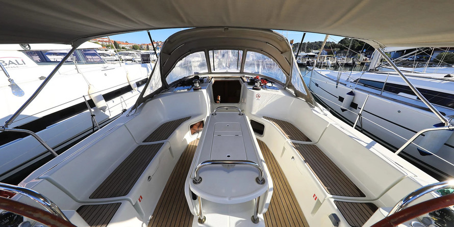Dufour 382