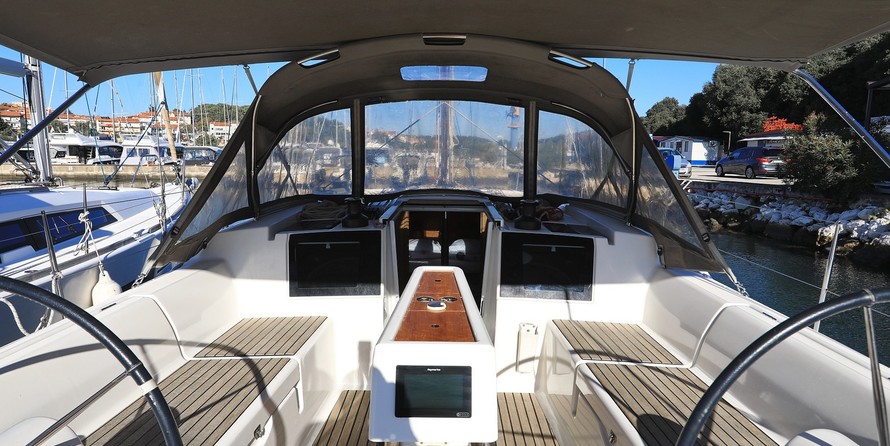 Dufour 382