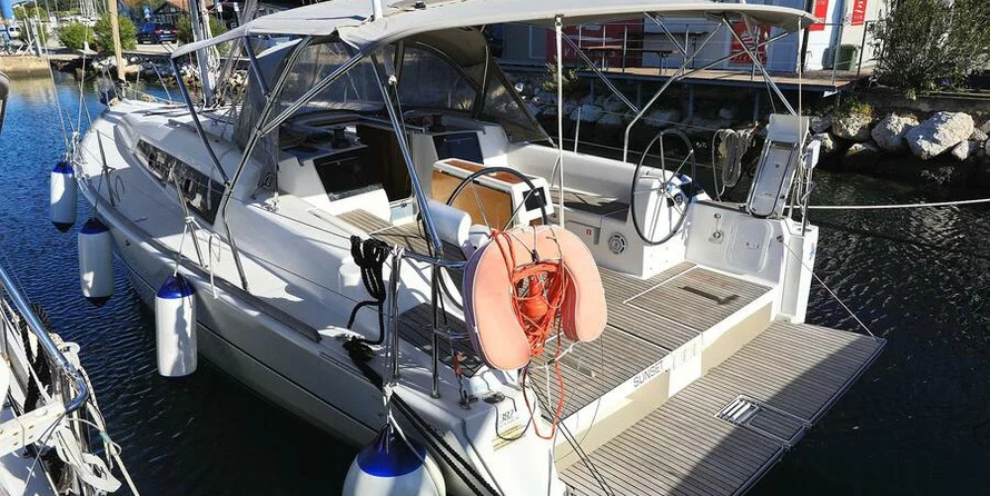 Dufour 382