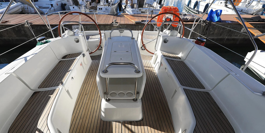 Dufour 382