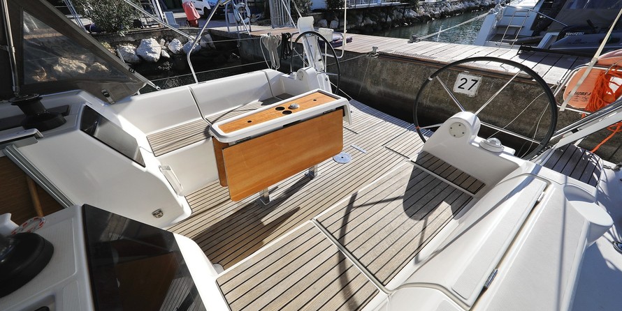Dufour 382