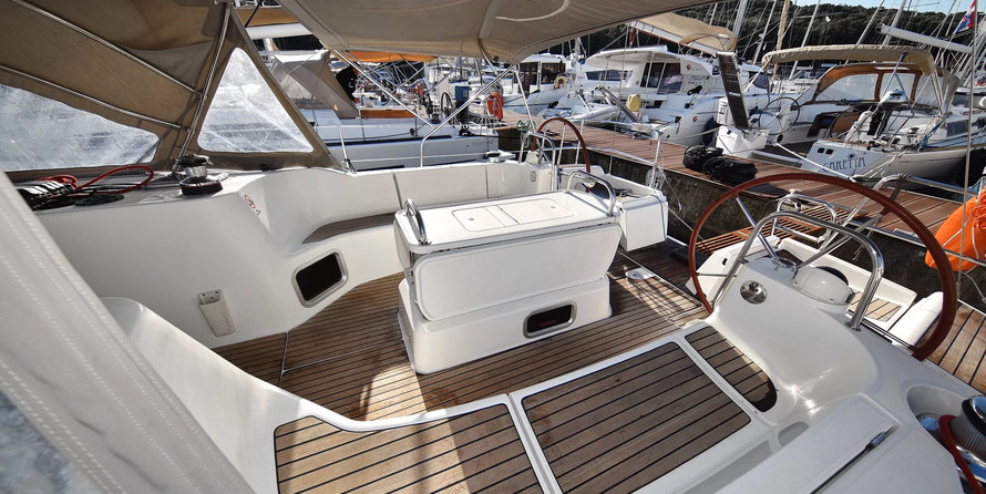 Dufour 382