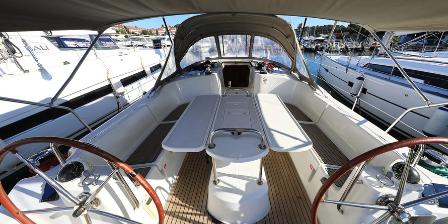 Dufour 382