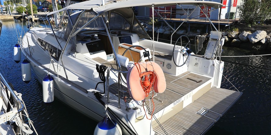 Dufour 382
